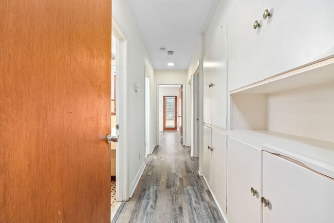 Building Photo - 615 Forestdale Dr