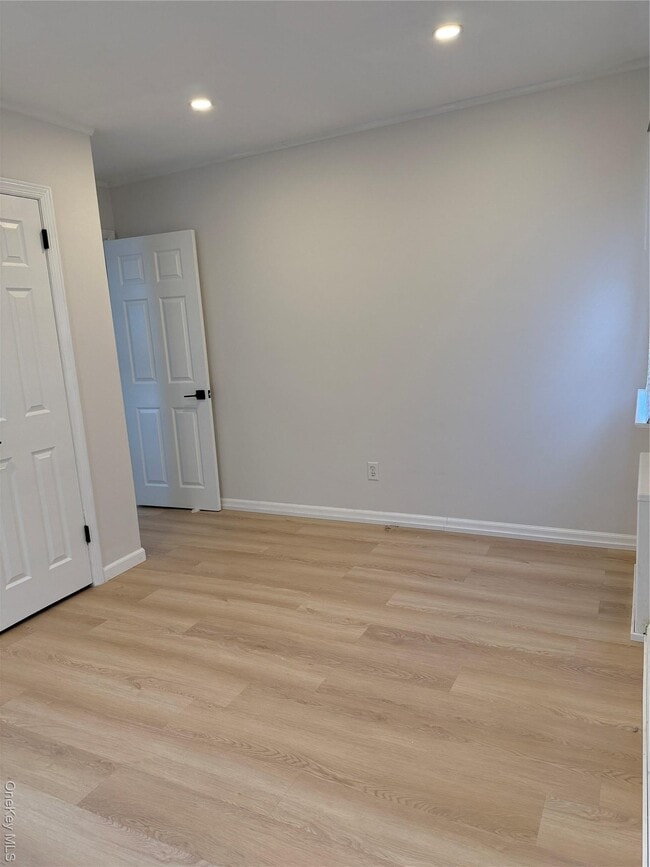 Building Photo - 660 S 10th St