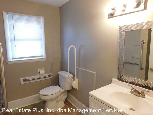 Building Photo - 3 br, 1 bath House - 1718 Wintergreen Road