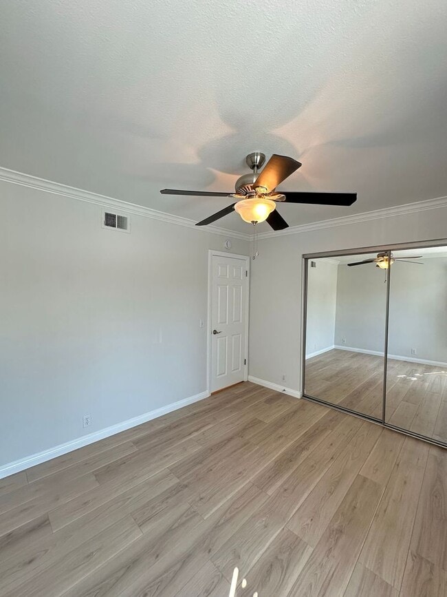 Building Photo - 3 Bedroom Tustin Condo - Recently Renovated - 2 Car Gar - Beautiful!!!!!