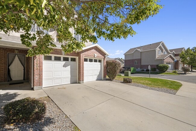 Building Photo - 10483 Sage Vista Way