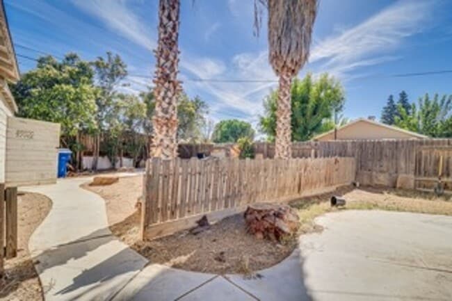 Building Photo - 627 Arvin St