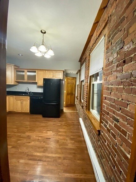 Building Photo - 156 Cottage St