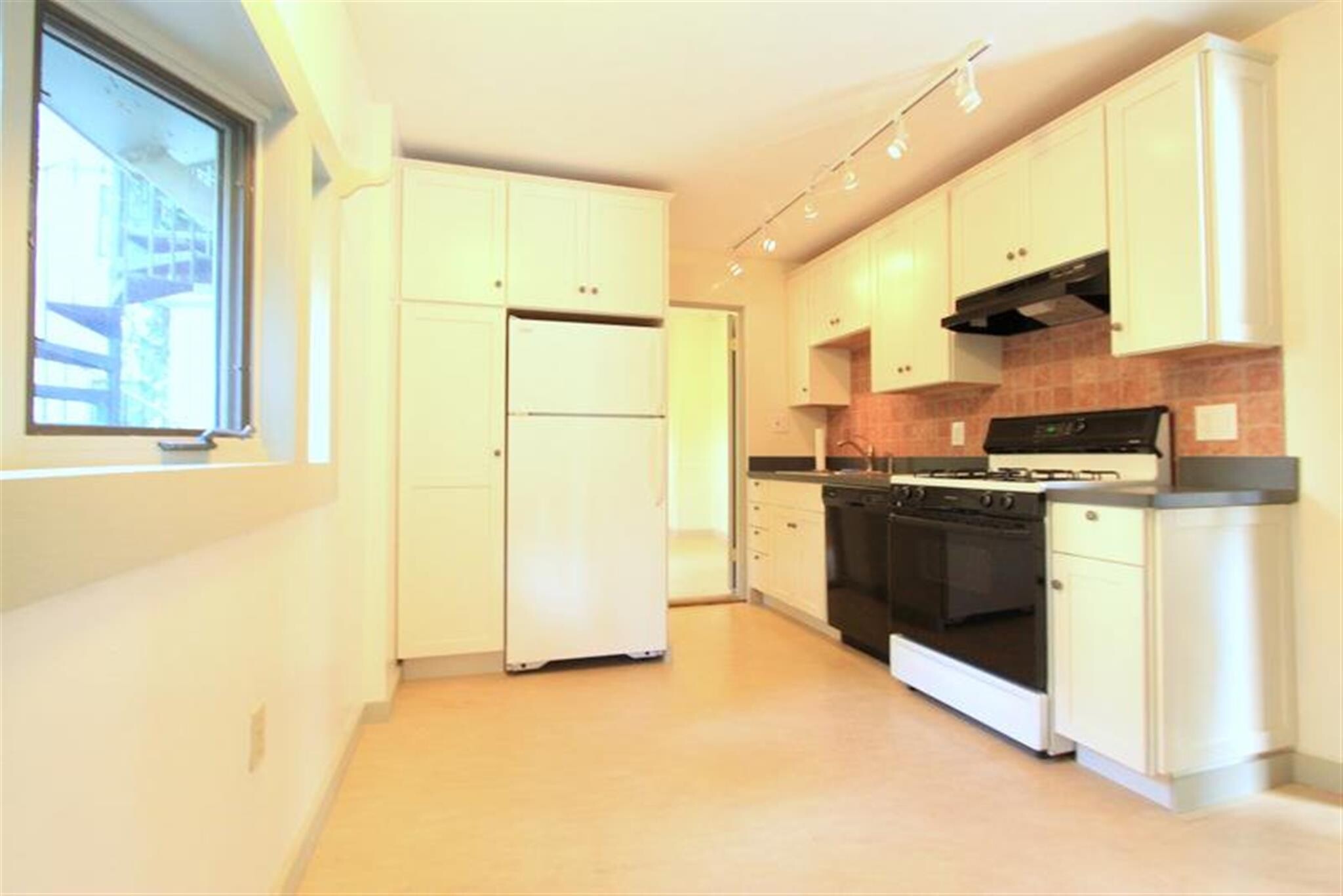 Building Photo - 12 Saginaw Ave