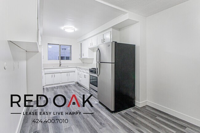 Building Photo - 7720 Hampton Ave