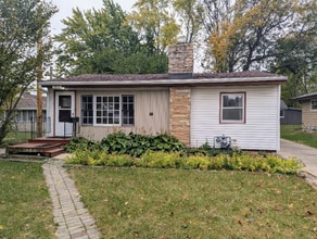 Building Photo - 1810 Midway Dr