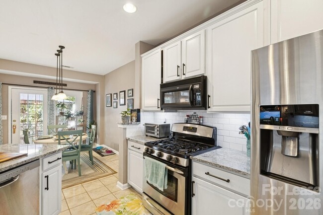 Building Photo - 6037 Queens Walk Ct