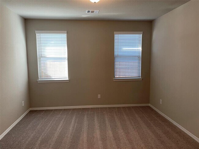 Building Photo - 24810 Sierra Laurel Ln