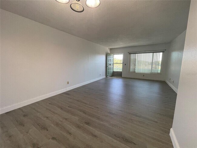 Building Photo - 2359 Finlandia Ln