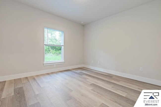 Building Photo - FULLY FENCED, LIKE NEW 3/2/2 IN PINE LAKES