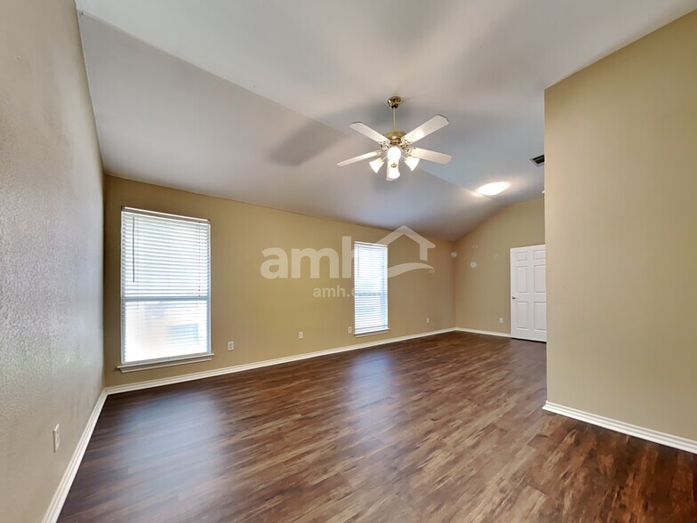 Building Photo - 8820 Sunset Trace Dr