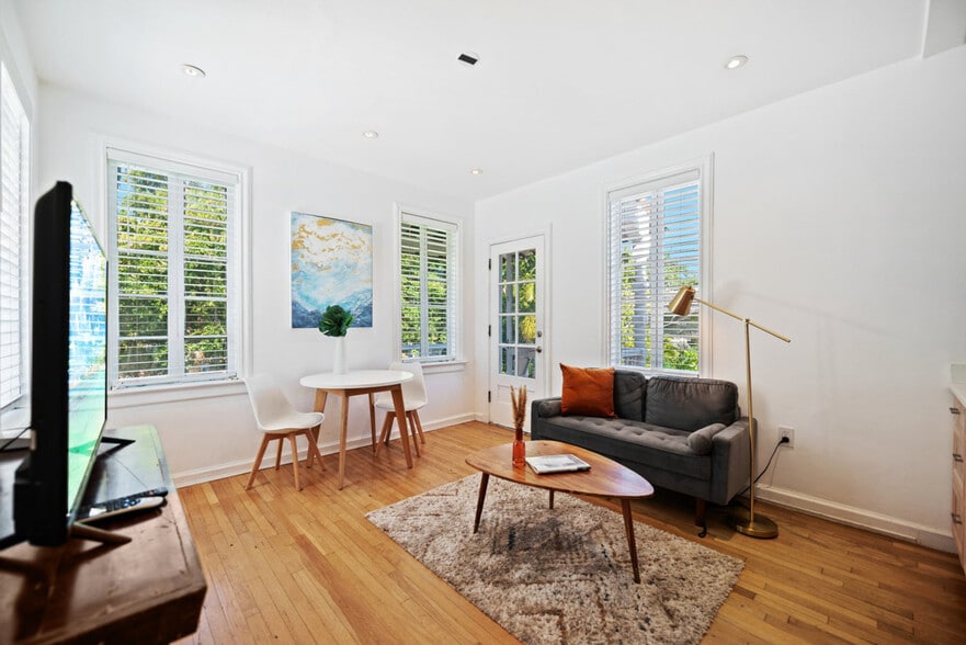 Primary Photo - 36 Phoenetia Ave