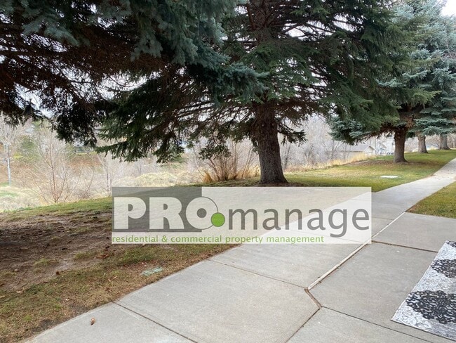 Building Photo - 3bd/2ba condo with gym and pool access