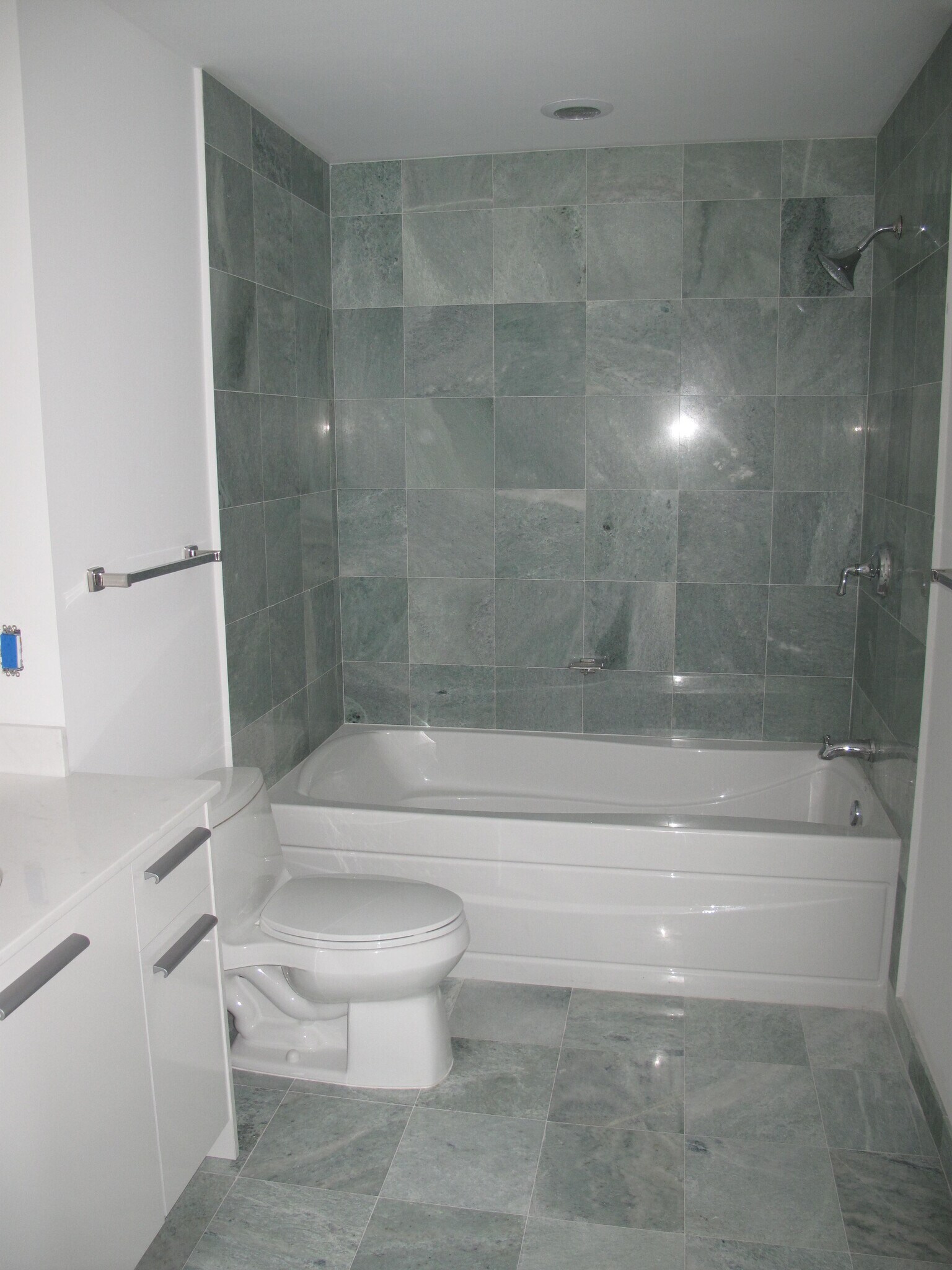 Building Photo - 1060 Brickell Ave