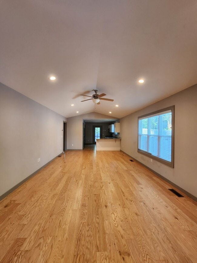 Building Photo - Asheville Rental!