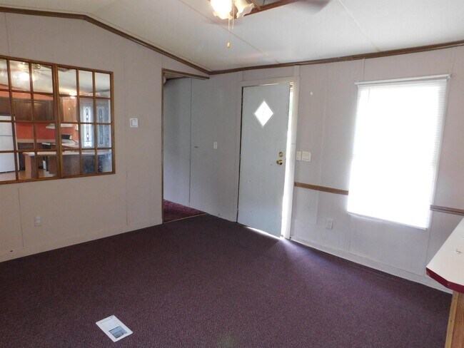 Building Photo - 511 Co Rd 267