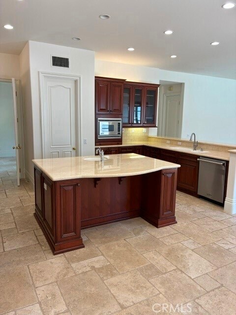 Building Photo - 32 Gleneagles Dr