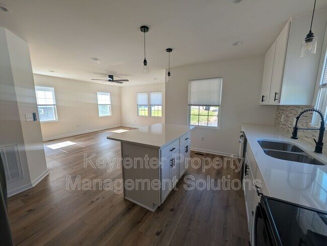 Building Photo - 55 Breezewood Dr