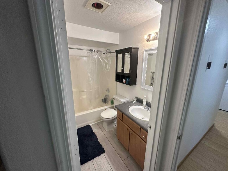 Building Photo - 663 NE 162nd Ave