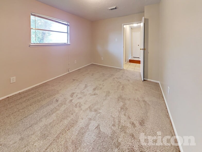 Building Photo - 11010 Maple Rock Dr