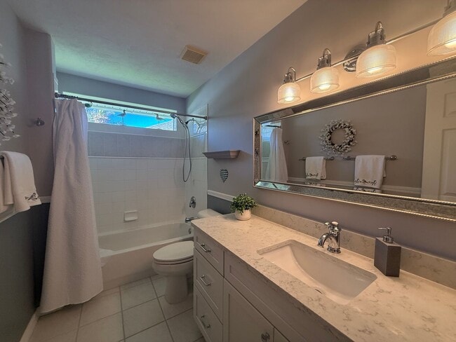 Building Photo - Beautiful 3 bedroom, 2 Bathroom home in the Turnbull Bay Golf Course Community