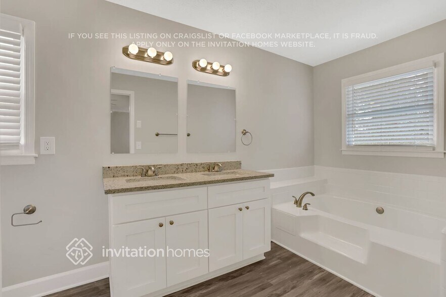 Building Photo - 2628 Laurel Woods Ln SE