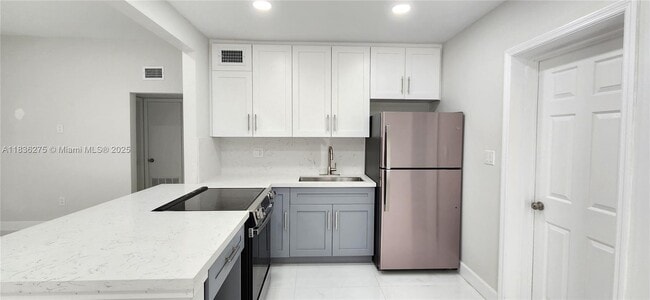 Building Photo - 830 NE 143rd St