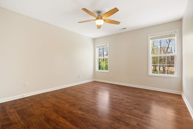 Building Photo - Spacious 5-Bedroom Home with Screened Porch and Office