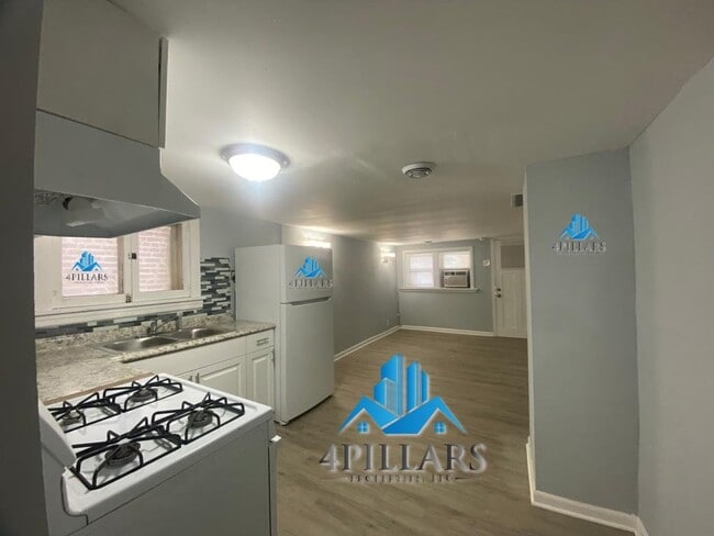 Building Photo - Charming 2 Bedroom, 1 Bath Apartment for Rent