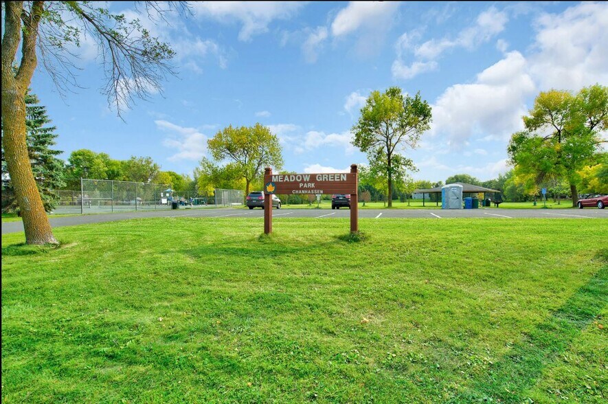 Building Photo - 880 Pontiac Ln