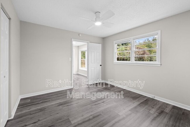 Building Photo - 737 84th Pl S