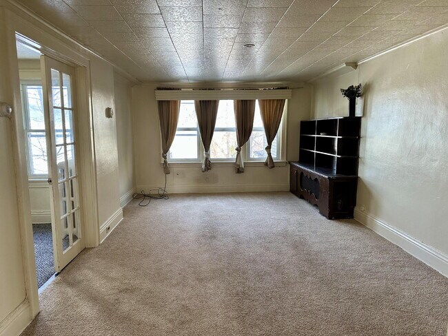 Building Photo - "Charming 2-Bed Gem in Virginia, MN – Perfect for Cozy Living!"