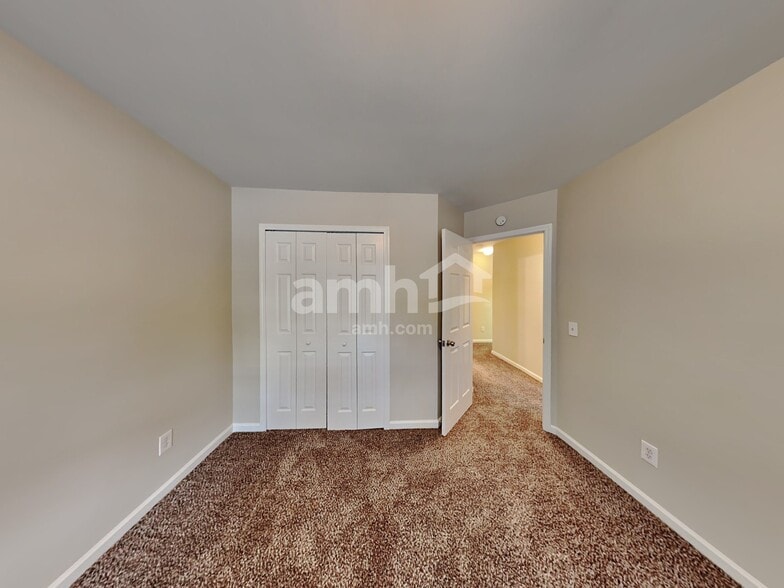 Building Photo - 5 Horseshoe Ln