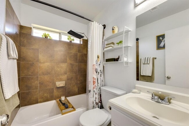 Building Photo - 507 Clear Spring Ln