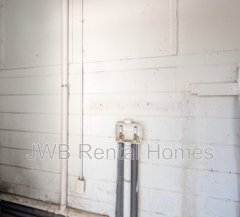 Building Photo - 2710 Rogero Rd