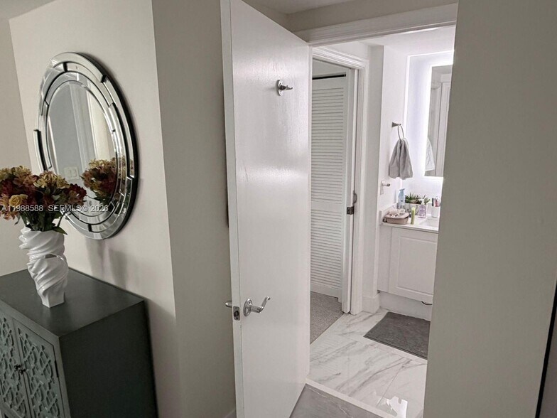 Building Photo - 19501 W Country Club Dr