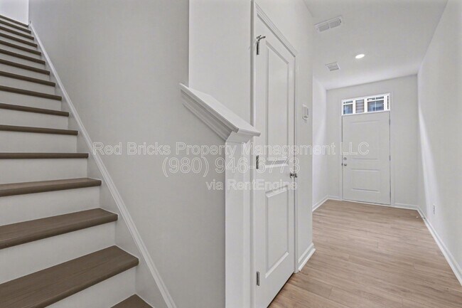 Building Photo - 5011 Rill Ct