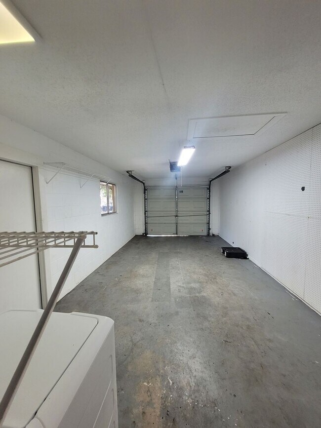 Building Photo - 937 Aragon Ave