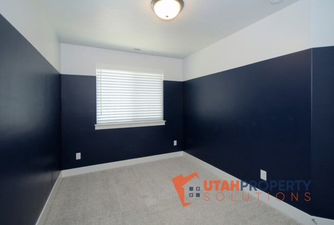 Building Photo - 1734 W Newcastle Ln