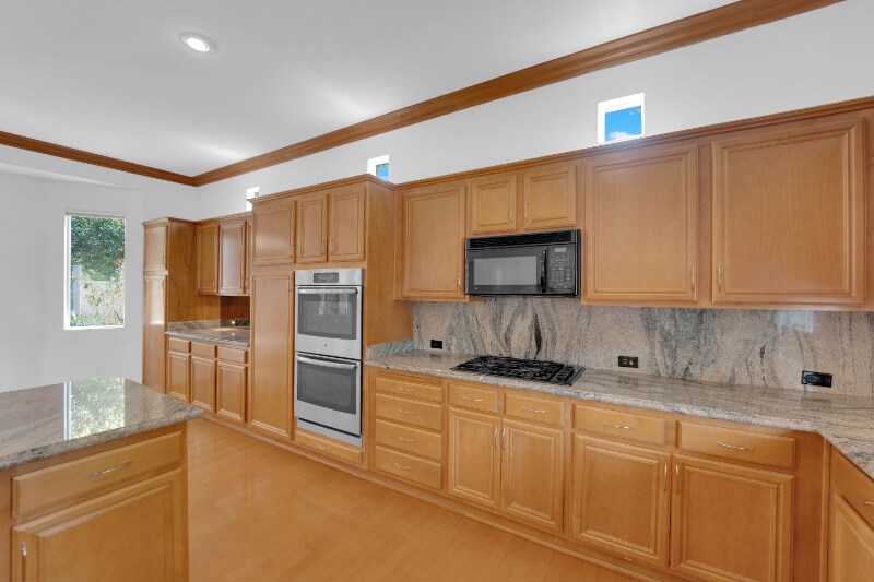 Building Photo - 10390 Stanberry Ave