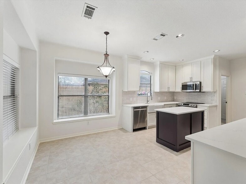 Building Photo - 6418 Sugar Bush Dr