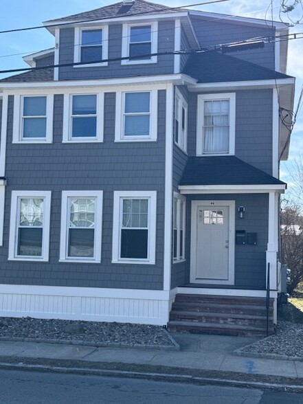 Private Front Entry Way - 64 Plymouth St