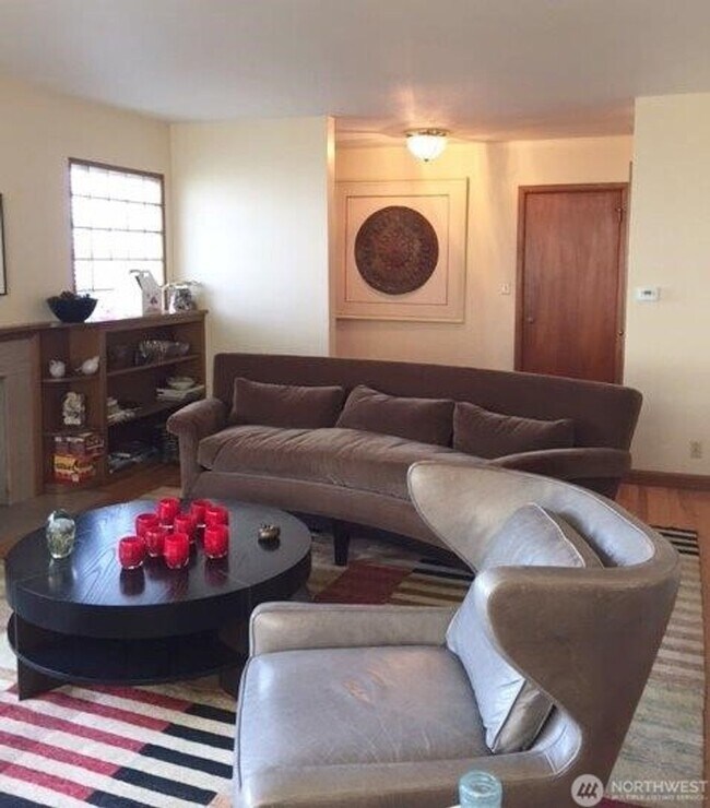 Building Photo - 5Bd/2.75Ba Seattle Home