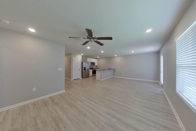 Building Photo - 416 Monarch Ln