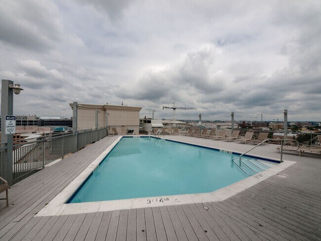 Building Photo - Centrally Located 1BD/1BA w Parking Chinat...