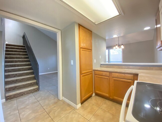 Building Photo - Winter Park Villas! Full Sail/Winter Park 2/2 condo available now!