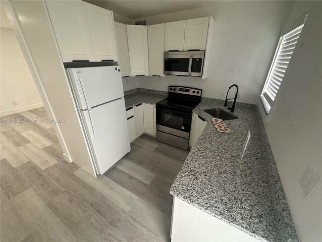 Building Photo - 1308 NW 13th Ct