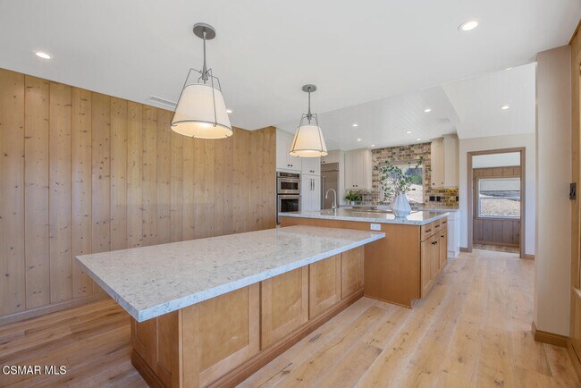 Building Photo - 800 Lake Sherwood Dr