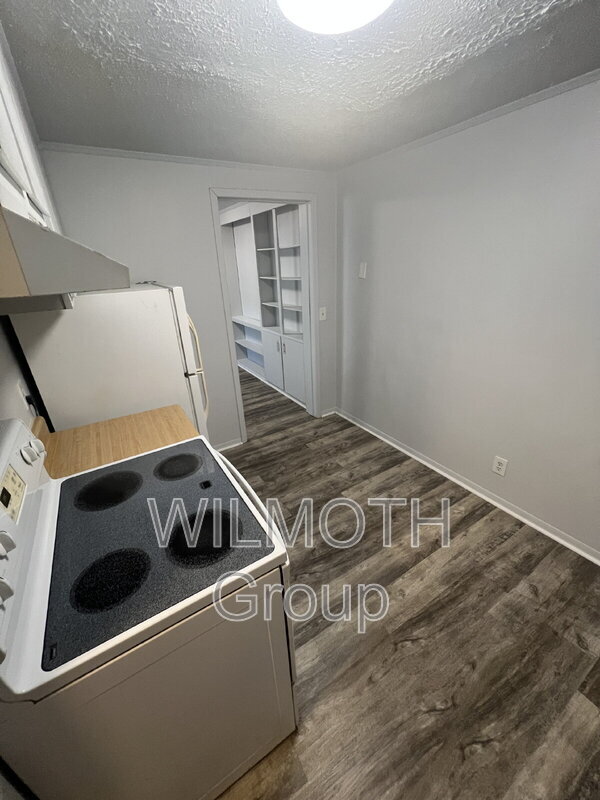 Building Photo - 2000 Indianapolis Rd