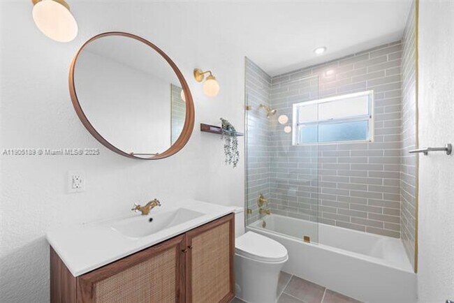 Building Photo - 9411 Jamaica Dr